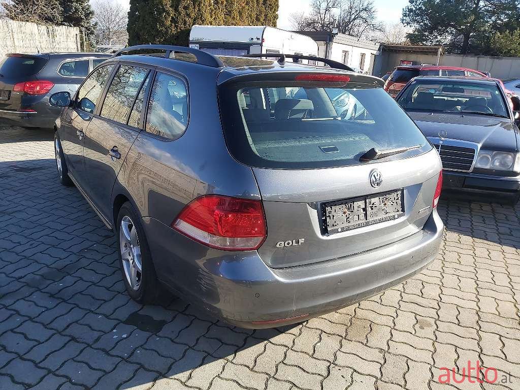 2009' Volkswagen Golf photo #4