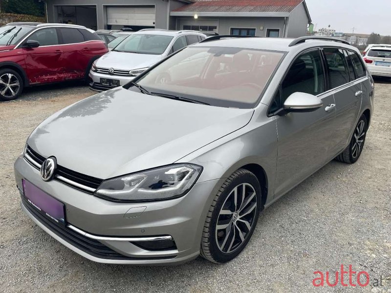 2019' Volkswagen Golf photo #3