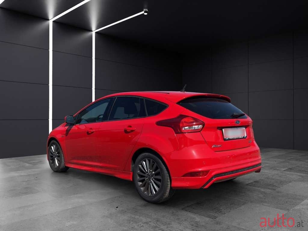 2017' Ford Focus photo #3