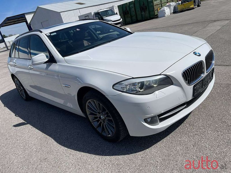 2011' BMW 5Er-Reihe photo #2