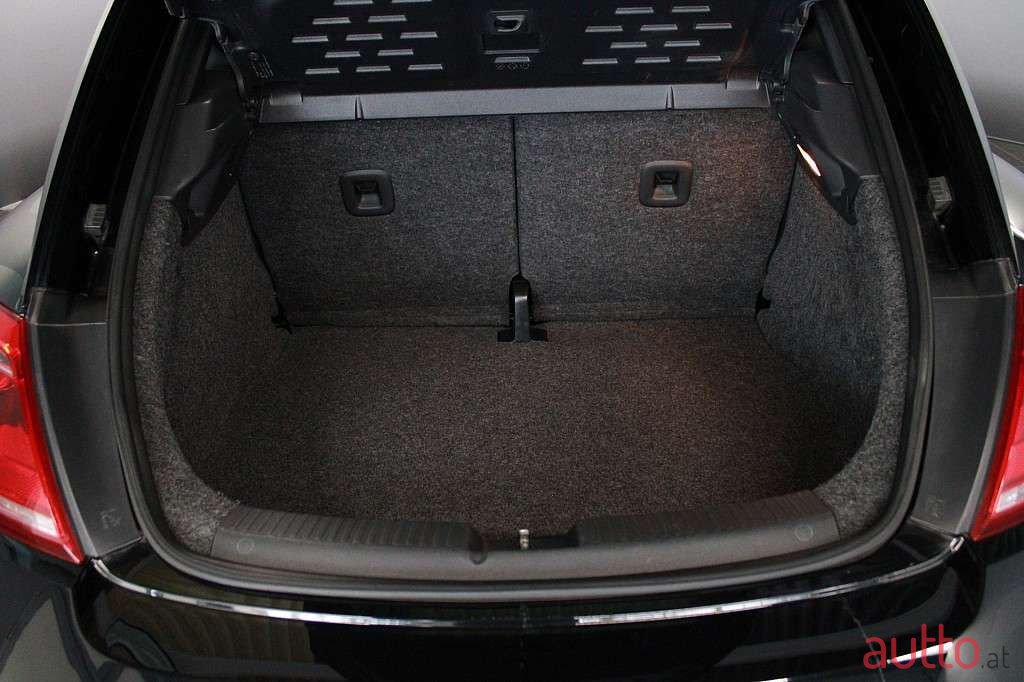 2012' Volkswagen Beetle photo #6