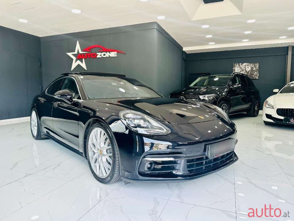 2017' Porsche Panamera photo #1