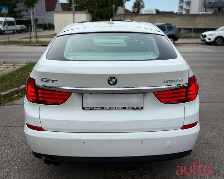 2011' BMW 5Er-Reihe photo #5