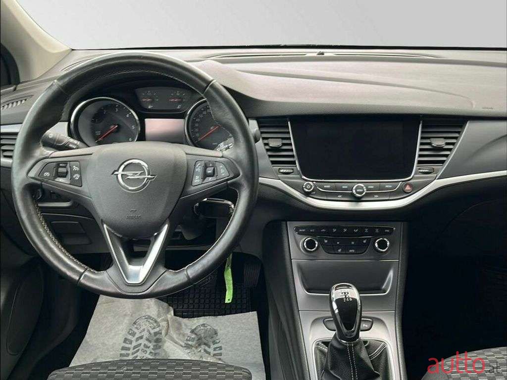 2018' Opel Astra photo #6