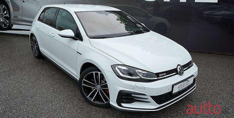 2017' Volkswagen Golf photo #1