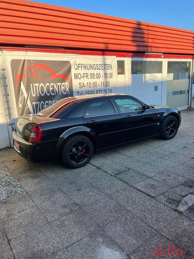 2005' Chrysler 300 C photo #5