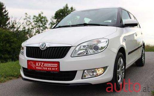 2012' Skoda Fabia photo #1
