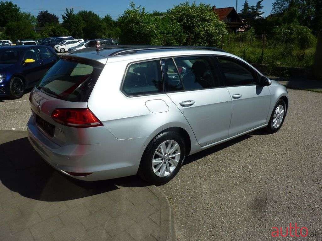 2016' Volkswagen Golf photo #5