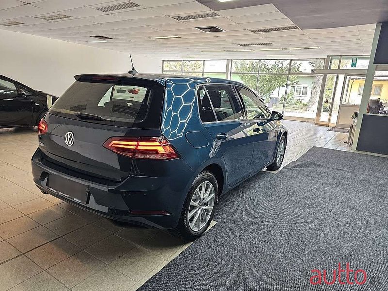 2018' Volkswagen Golf photo #4