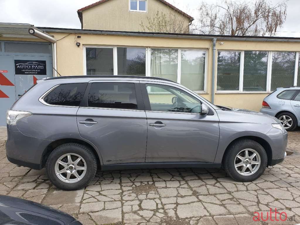 2013' Mitsubishi Outlander photo #4