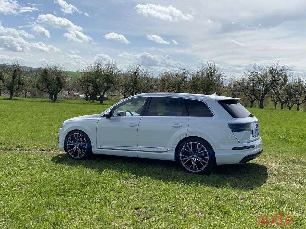 2015' Audi Q7 photo #4