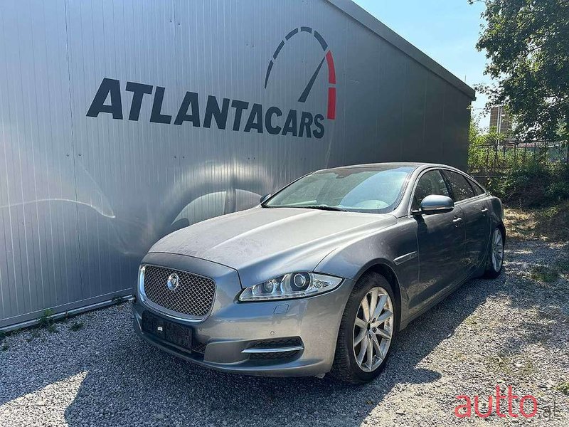 2013' Jaguar XJ photo #1