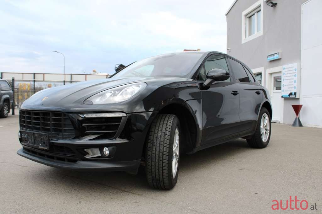 2018' Porsche Macan photo #2