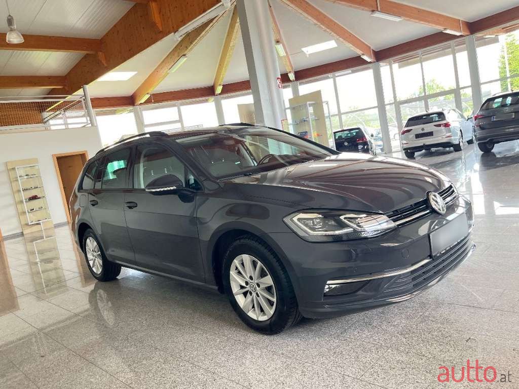 2019' Volkswagen Golf photo #3