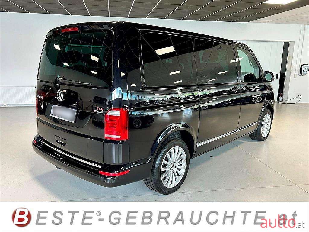 2015' Volkswagen Multivan photo #5