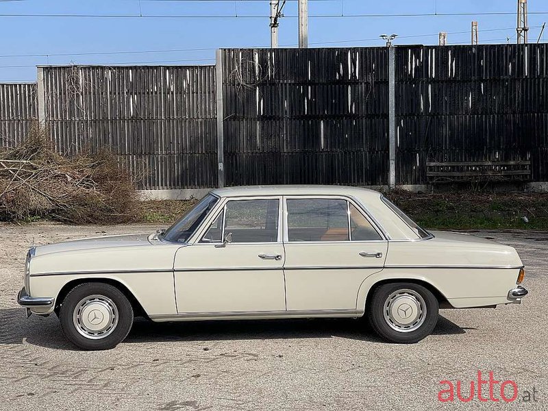 1968' Mercedes-Benz 200 D/8 photo #5