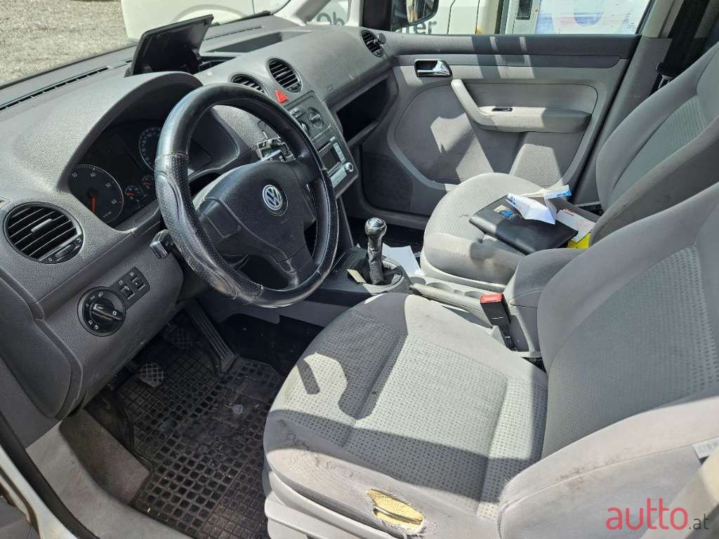 2007' Volkswagen Touran photo #5