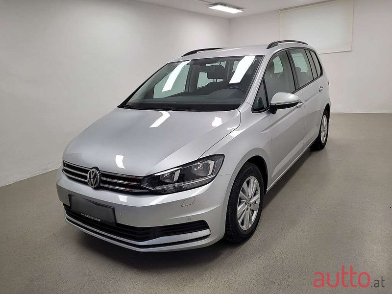 2019' Volkswagen Touran photo #5