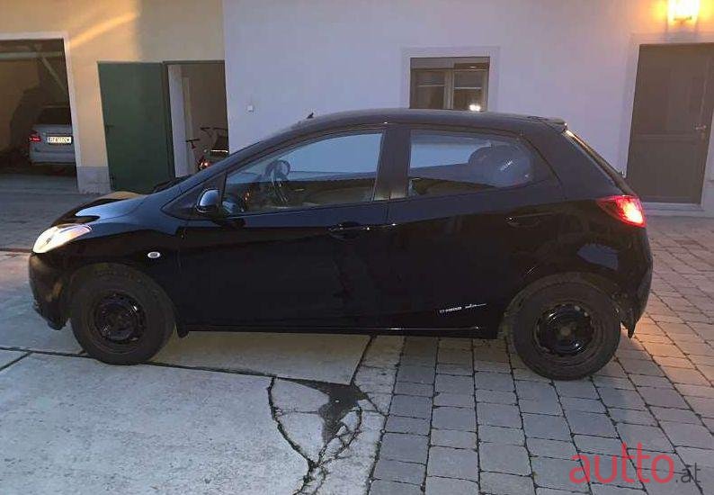 2010' Mazda Mazda2 photo #1