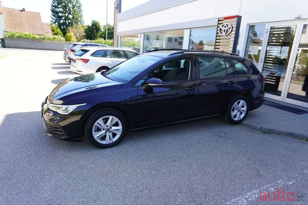2023' Volkswagen Golf photo #2