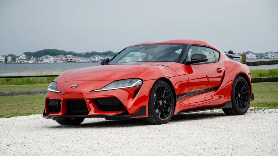 Toyota GR Supra: Performance & Leichtgewichtigkeit im Fokus