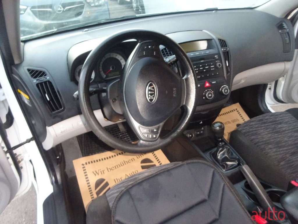 2009' Kia Ceed photo #4