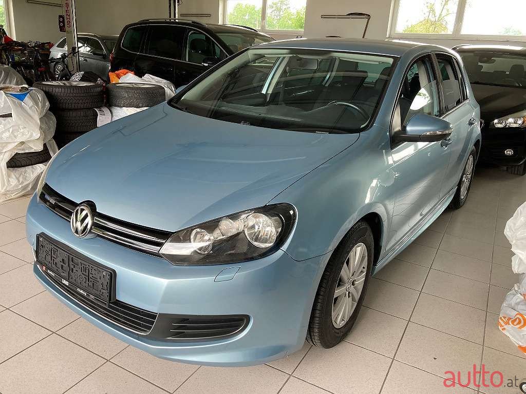 2010' Volkswagen Golf photo #4