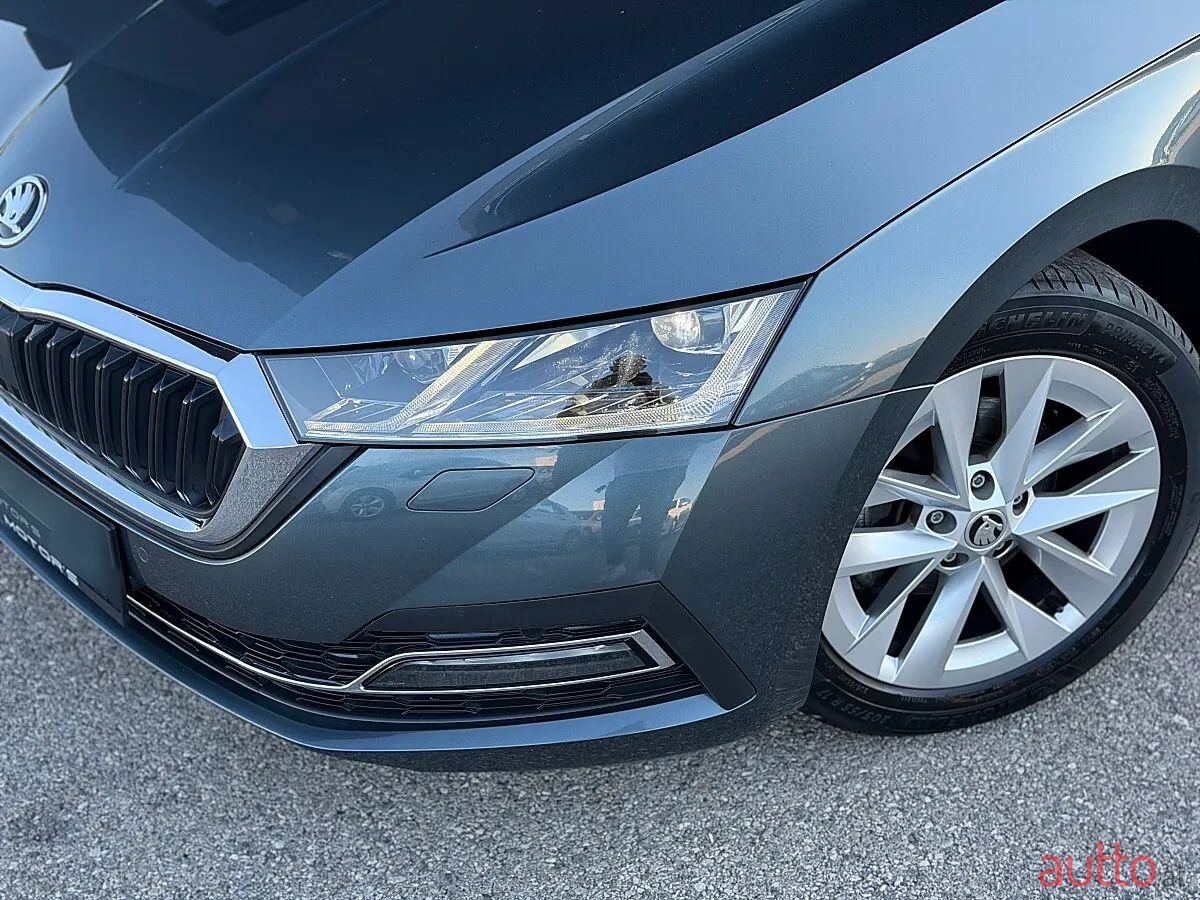 2020' Skoda Octavia photo #2