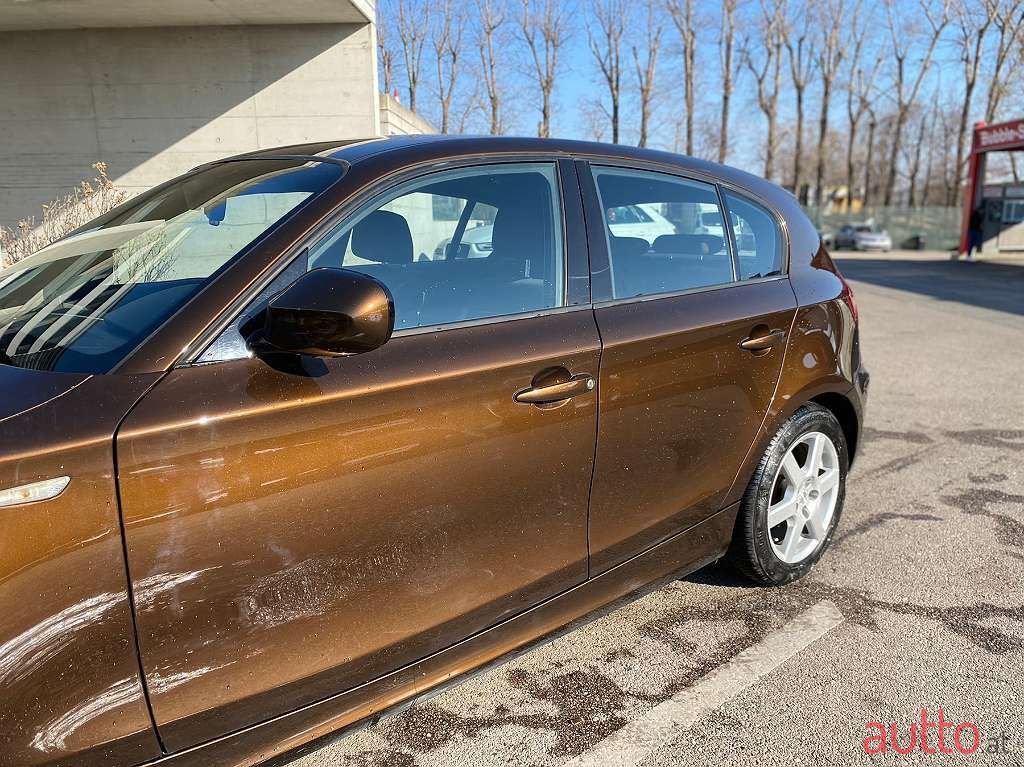 2011' BMW 1Er-Reihe photo #5