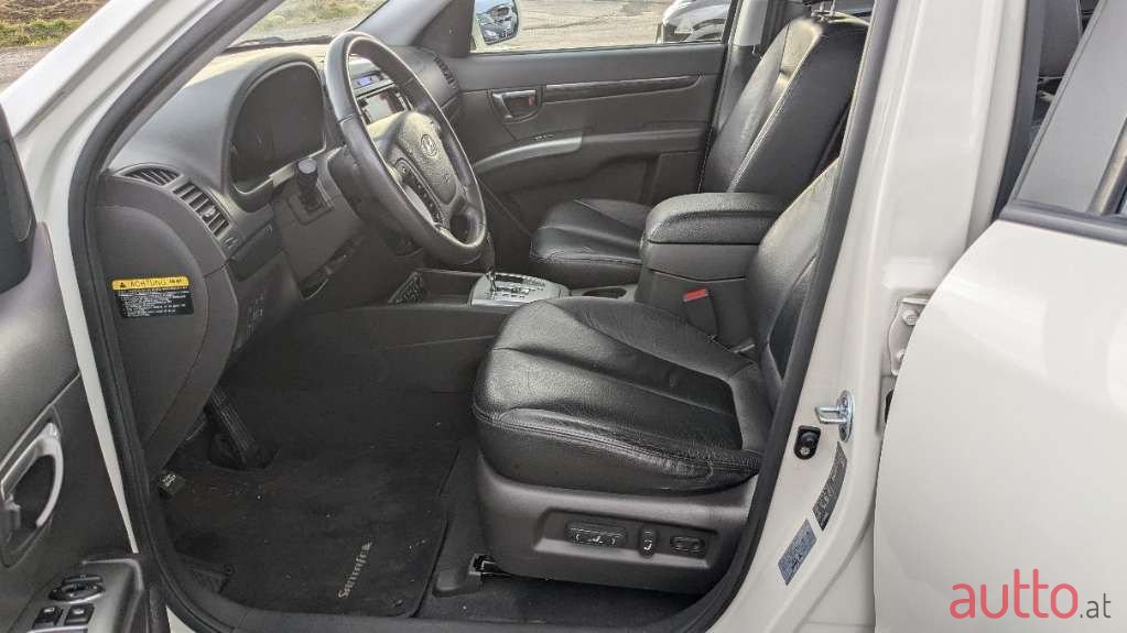 2010' Hyundai Santa Fe photo #6