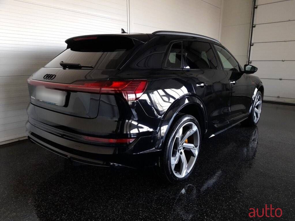 2022' Audi e-tron photo #2