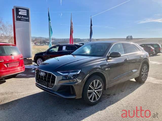 2019' Audi Q8 photo #2