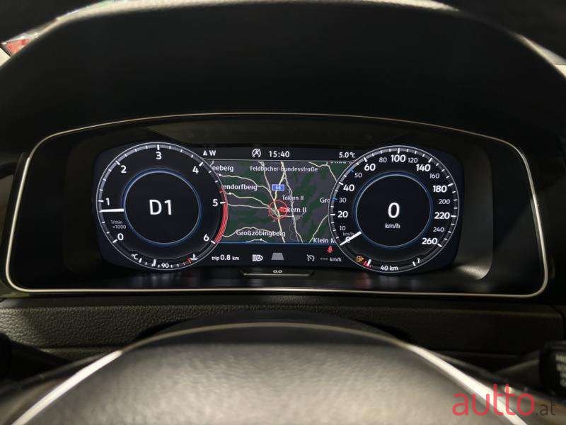 2020' Volkswagen Golf photo #2