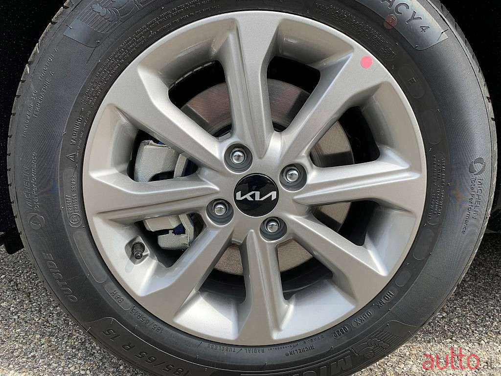 2022' Kia Stonic photo #2