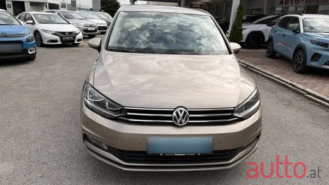 2017' Volkswagen Touran photo #4