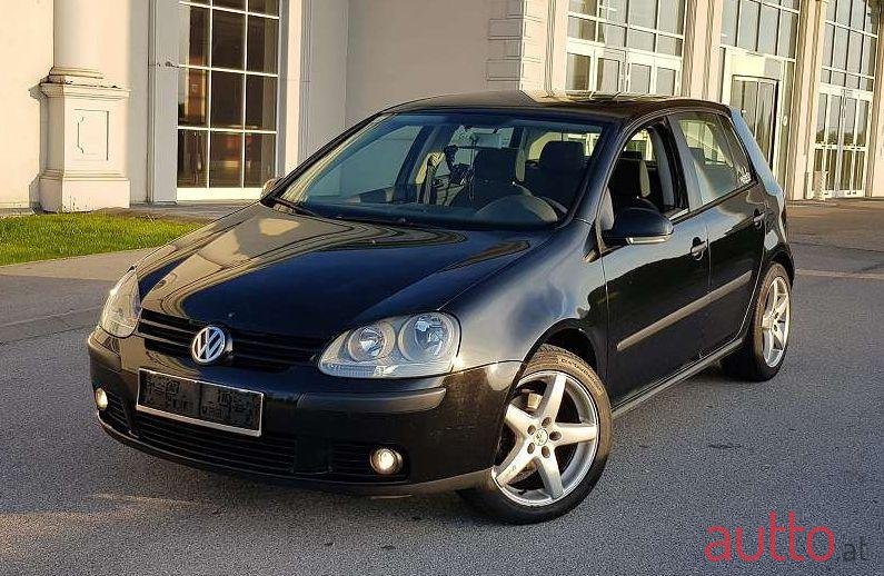 2004' Volkswagen Golf photo #3