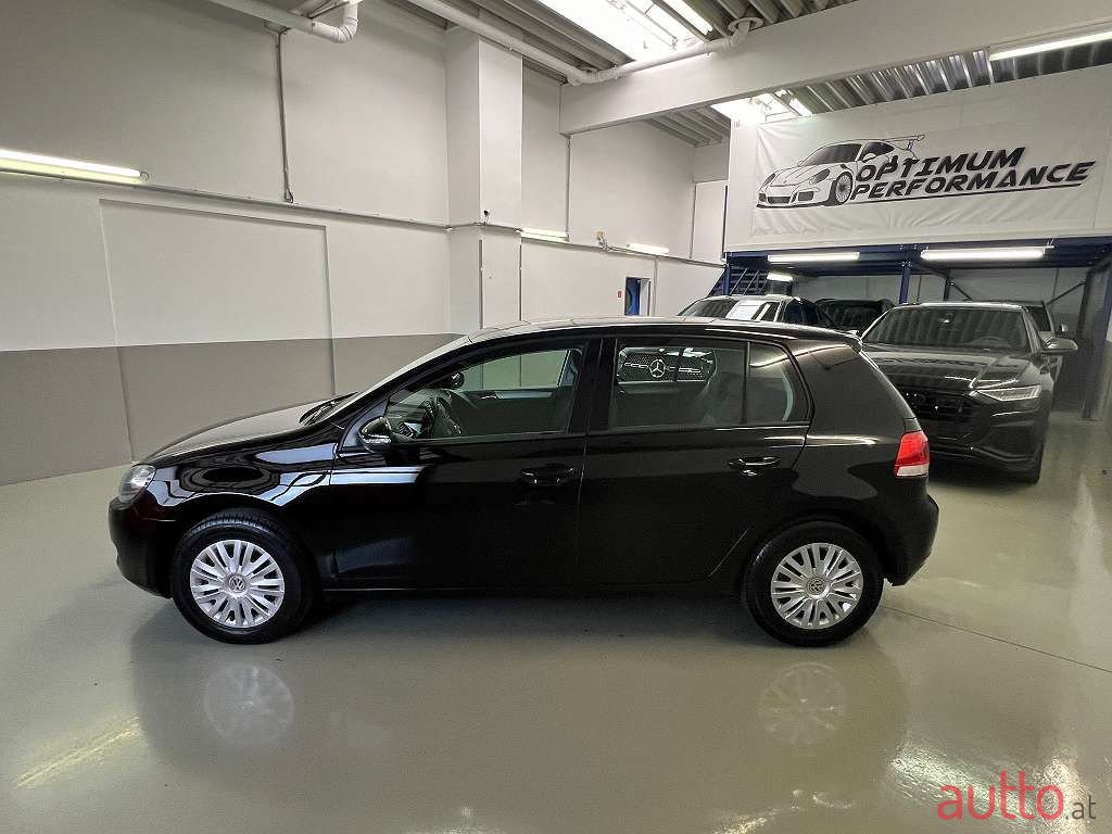 2011' Volkswagen Golf photo #5