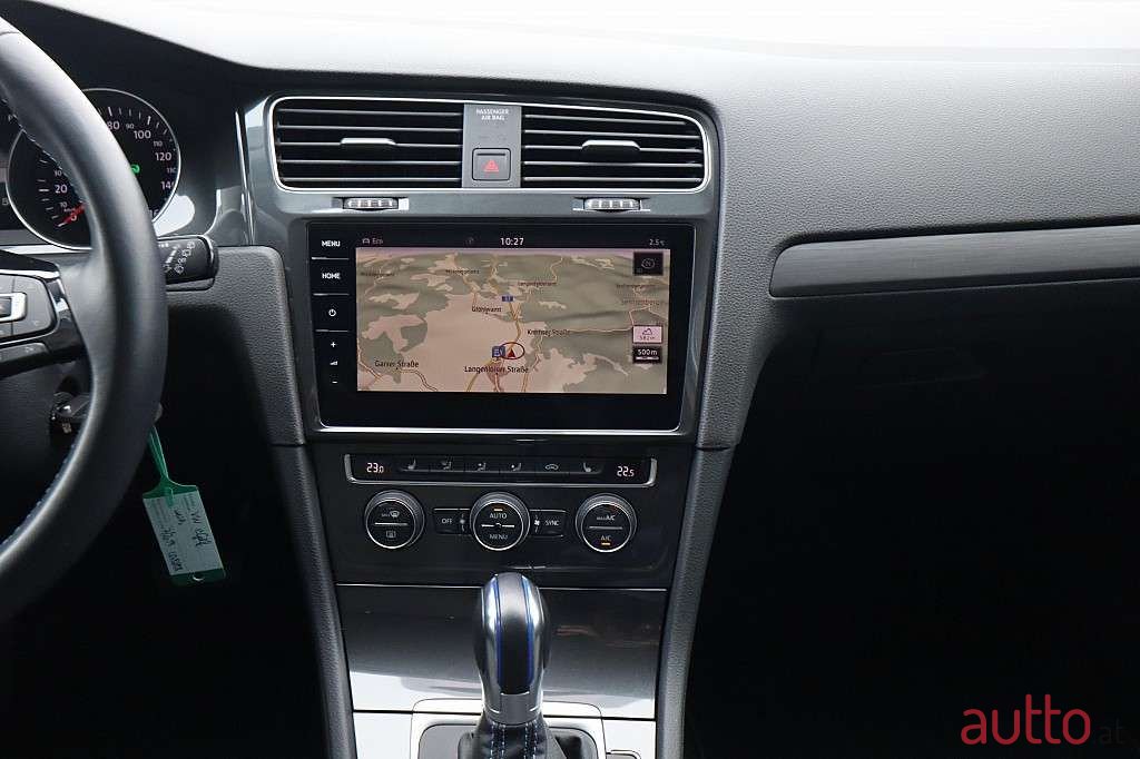 2019' Volkswagen Golf photo #6