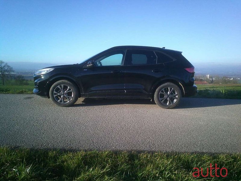 2023' Ford Kuga photo #5