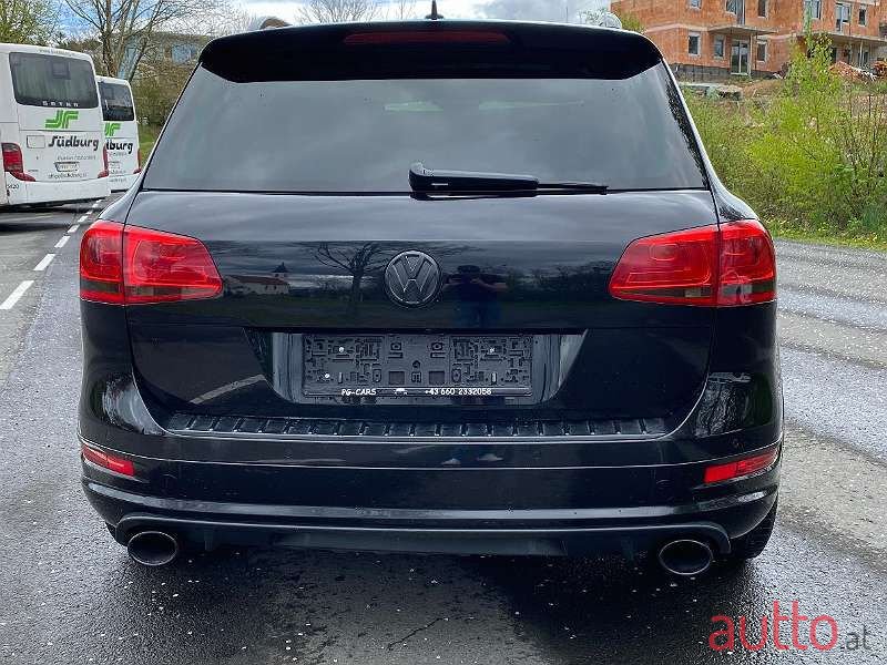 2012' Volkswagen Touareg photo #6