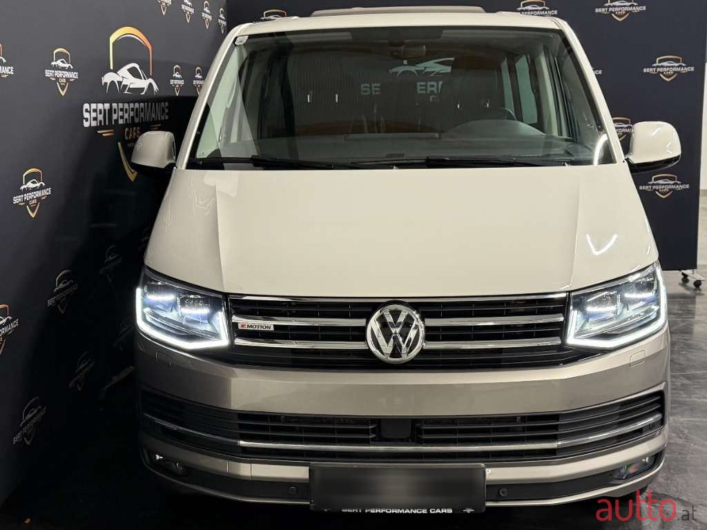 2017' Volkswagen Multivan photo #2
