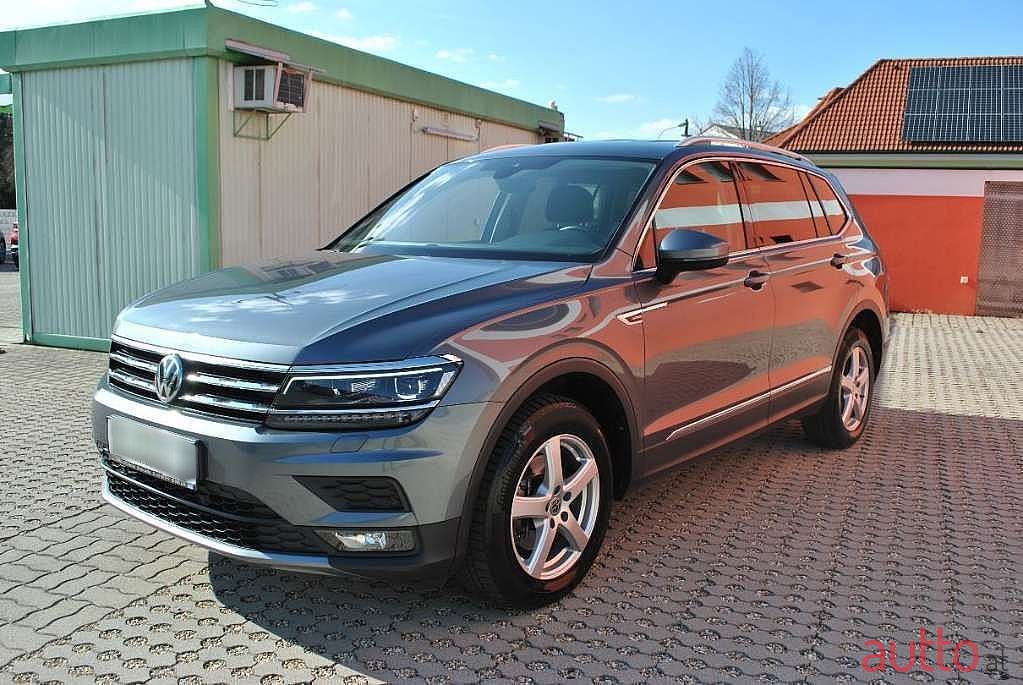 2018' Volkswagen Tiguan photo #3