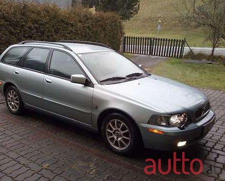 2004' Volvo V40 photo #2