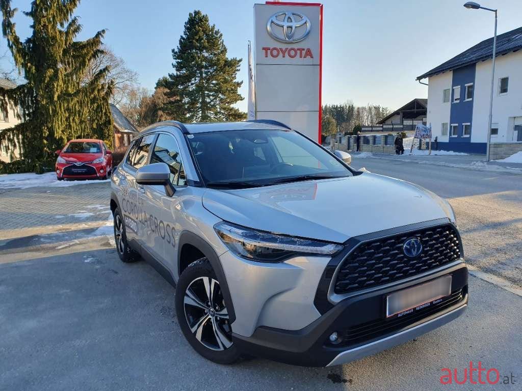 2022' Toyota Corolla Cross photo #1