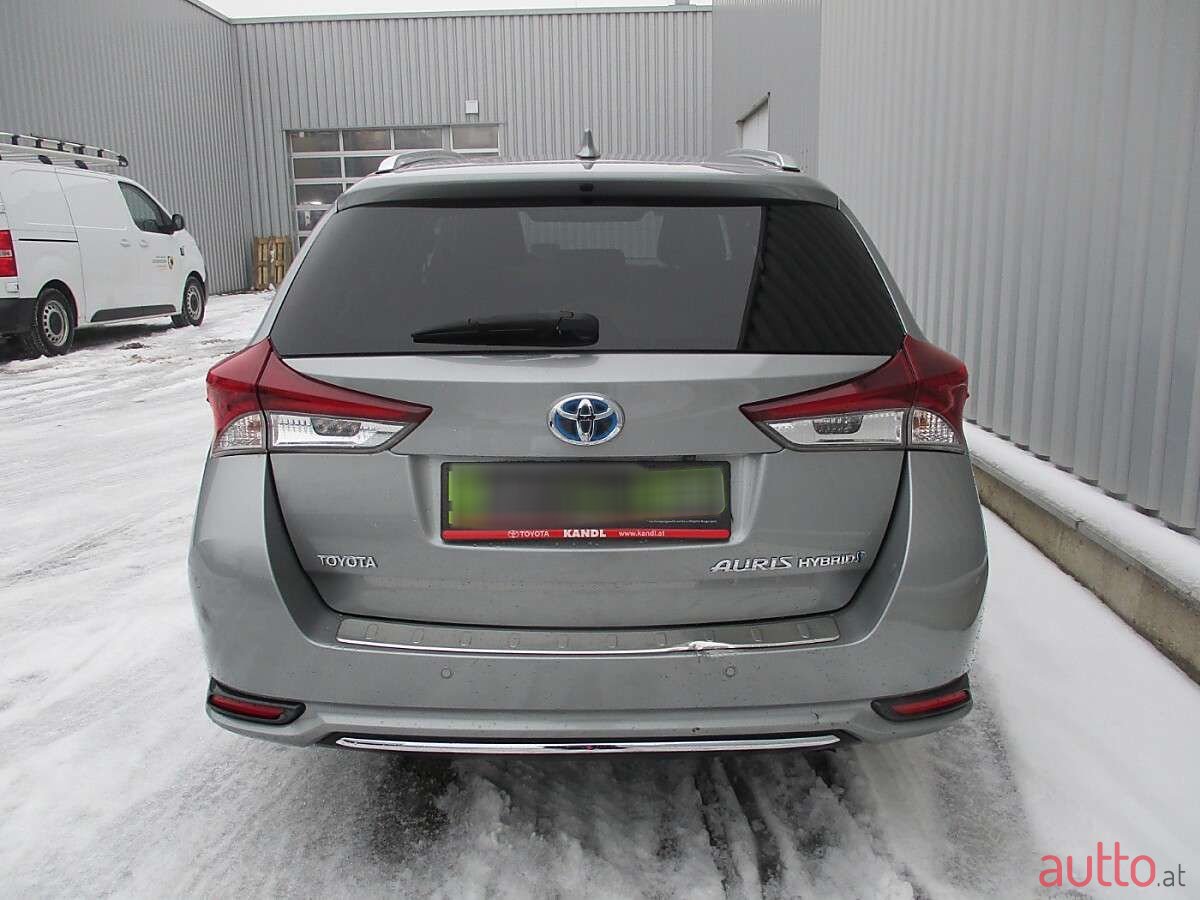 2015' Toyota Auris photo #5