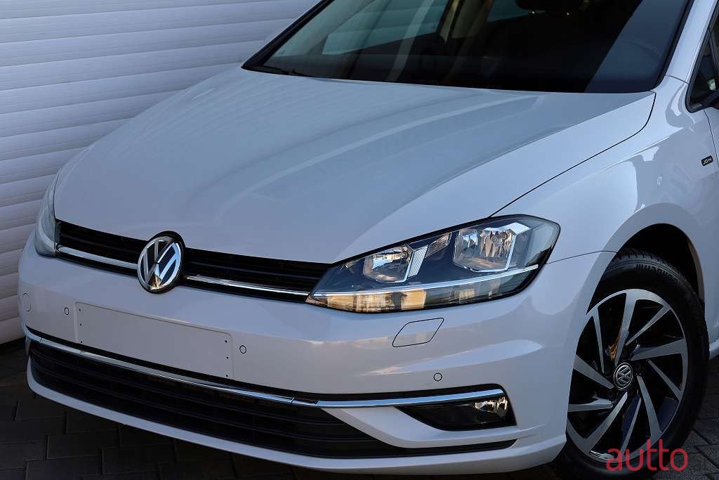 2018' Volkswagen Golf photo #5