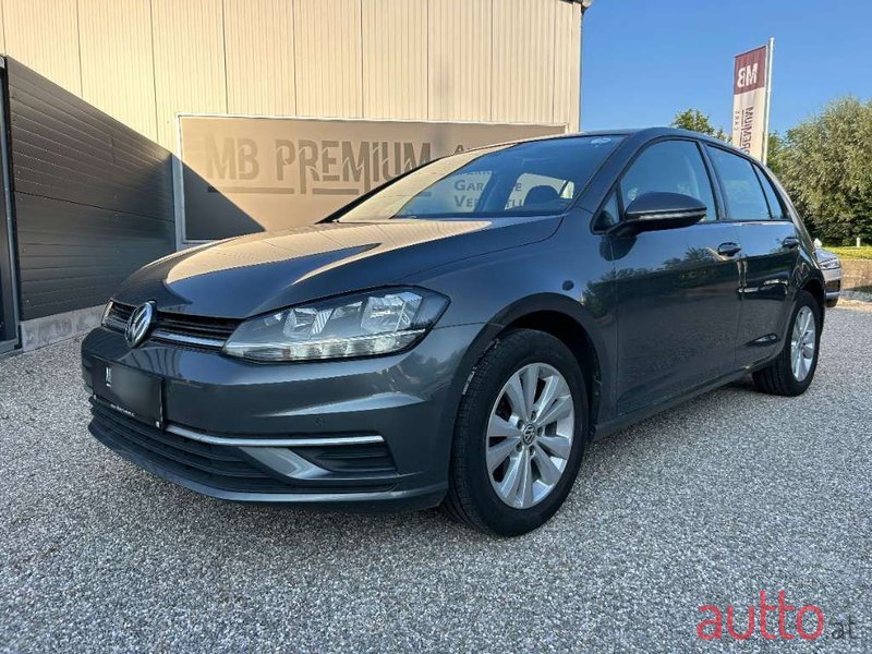 2019' Volkswagen Golf photo #3