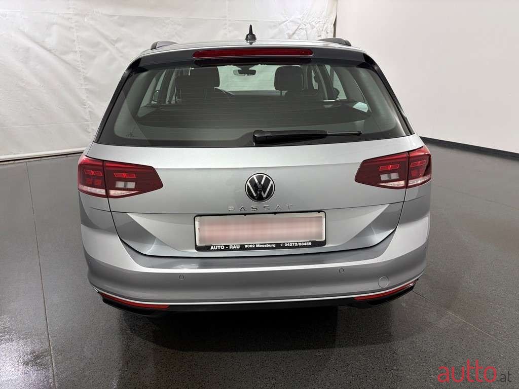 2022' Volkswagen Passat photo #4