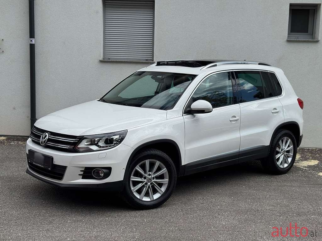 2011' Volkswagen Tiguan photo #1