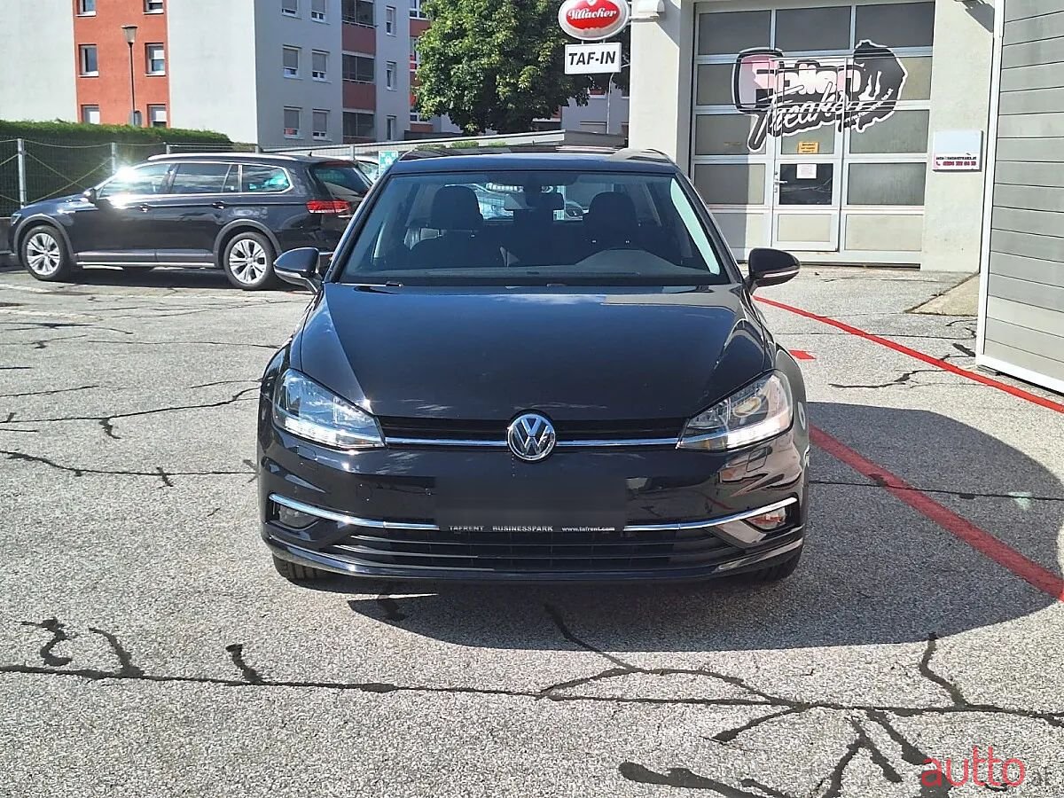 2017' Volkswagen Golf photo #4